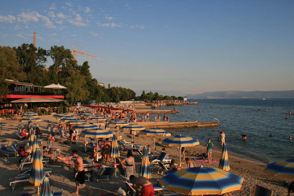 Apartments Agape Crikvenica Buitenkant foto